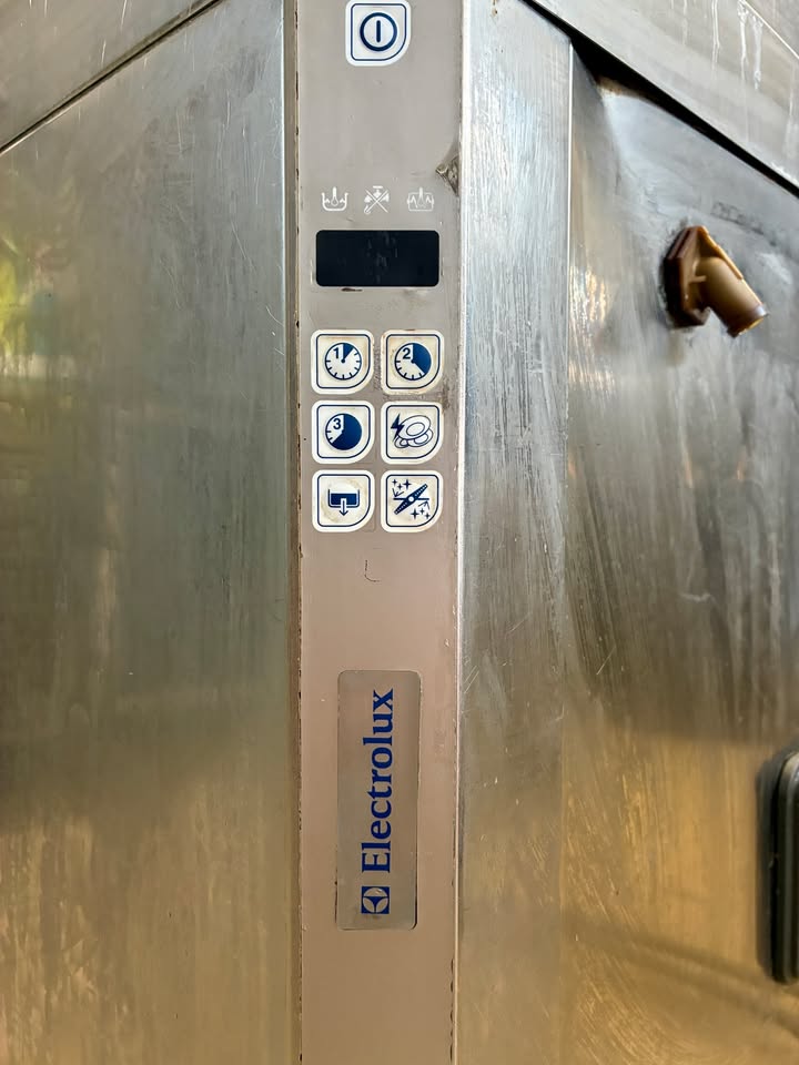 İkinci El Electrolux Giyotin Tip Bulaşık Makinesi 1440 Tabak/Saat - Görsel 7